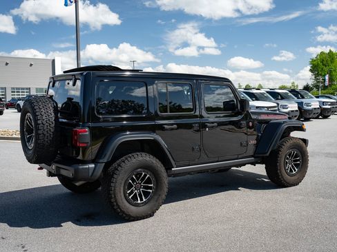 Used 2024 Jeep Wrangler Unlimited Rubicon AWD/4WD image 10