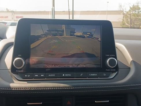 Used 2024 Nissan Rogue SV image 19