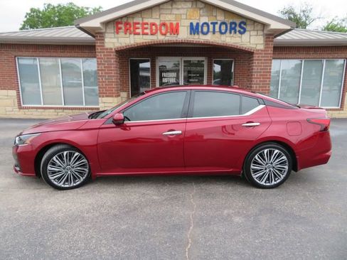 Used 2024 Nissan Altima 2.5 SL FWD image 8