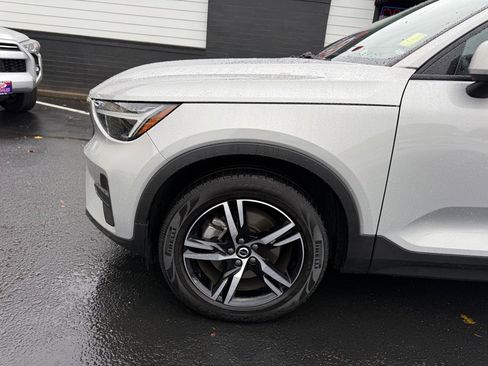 Used 2023 Volvo XC40 B5 Core image 13
