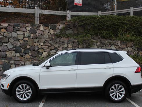 Used 2018 Volkswagen Tiguan SE w/ 3rd Row Seat Package image 6