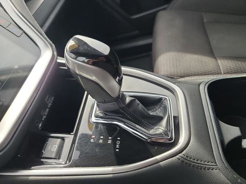 Used 2023 Subaru Outback Premium image 34