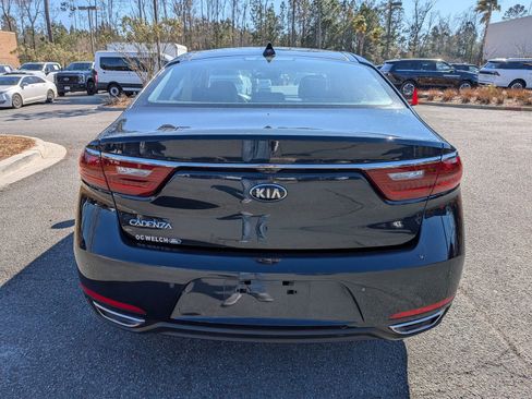 Used 2017 Kia Cadenza Technology image 5