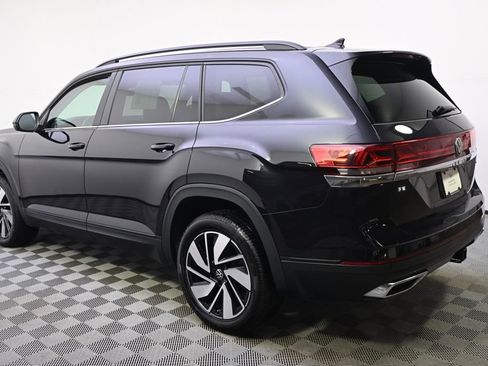 Used 2025 Volkswagen Atlas SE image 3