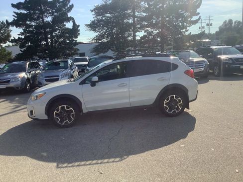 Used 2017 Subaru Crosstrek 2.0i Premium AWD/4WD image 5