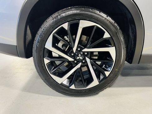 Used 2024 Mitsubishi Outlander SE image 11