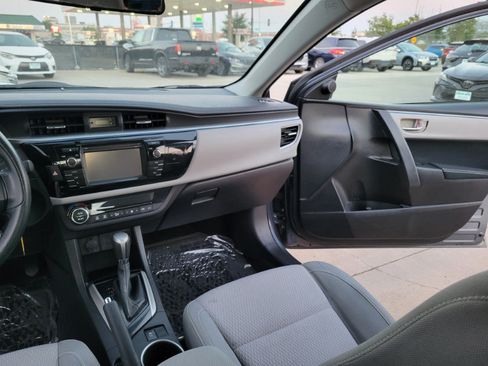 Used 2014 Toyota Corolla LE FWD image 29