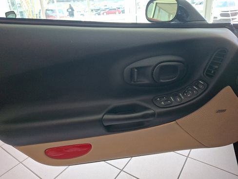 Used 2004 Chevrolet Corvette Convertible w/ Preferred Equipment Group image 11