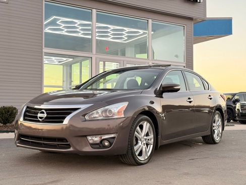 Used 2013 Nissan Altima 3.5 SV image 10