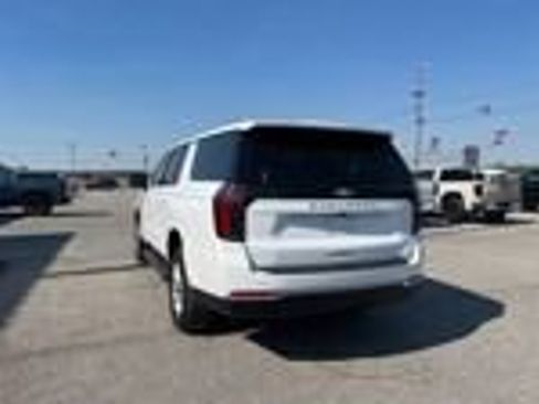 Used 2025 Chevrolet Suburban LT AWD/4WD image 6
