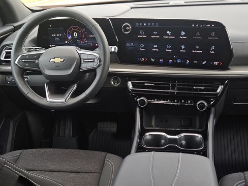 New 2026 Chevrolet Traverse LT w/ Sun and Wheel Package FWD image 25