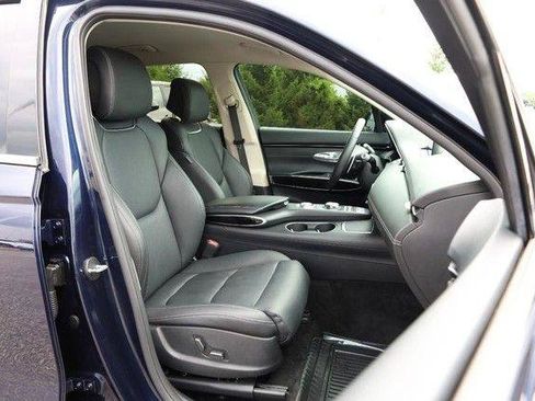 Used 2025 Genesis GV70 2.5T AWD/4WD image 24