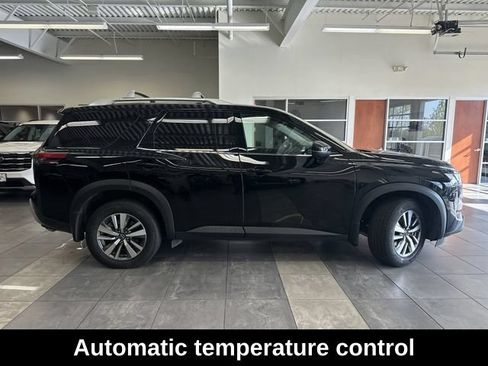 Used 2025 Nissan Pathfinder SL AWD/4WD image 8