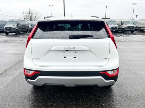Used 2024 Kia Niro EX image 7