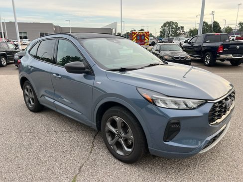 Used 2024 Ford Escape ST-Line w/ Tech Pack #1 AWD/4WD image 9