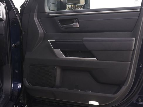 Used 2025 Toyota Sequoia Platinum image 9