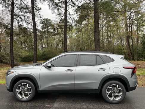 Used 2026 Chevrolet Trax LT FWD image 5