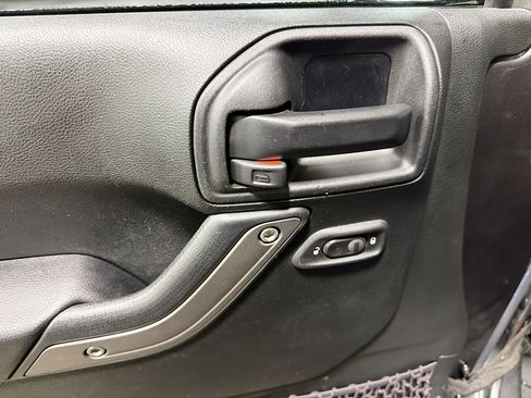 Used 2016 Jeep Wrangler Unlimited Sport image 8