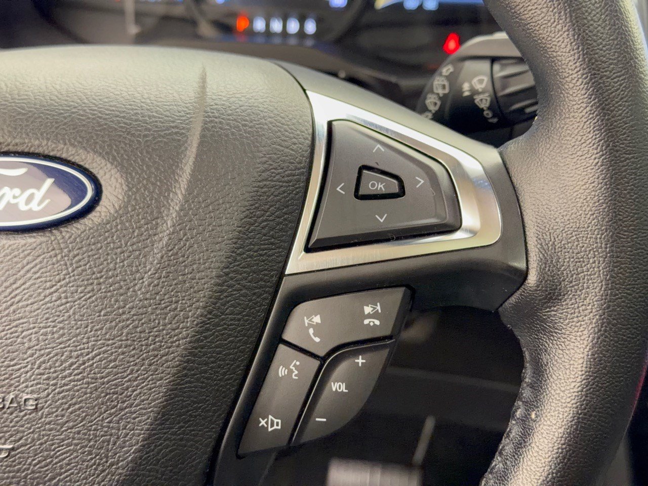Used 2019 Ford Edge Titanium w/ Equipment Group 301A FWD image 19