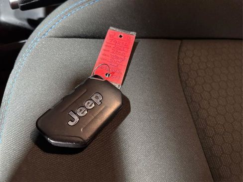Used 2023 Jeep Wrangler Unlimited Rubicon 4xe AWD/4WD image 27