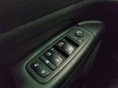 Used 2018 Jeep Grand Cherokee Laredo AWD/4WD image 27