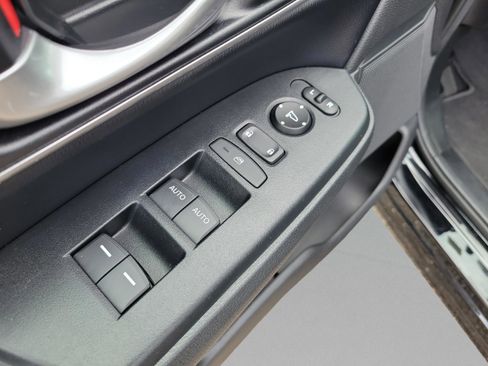Used 2018 Honda CR-V Touring image 12