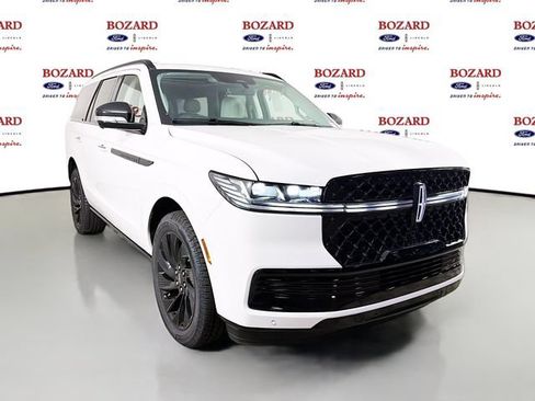 New 2026 Lincoln Navigator Reserve w/ Jet Appearance Package AWD/4WD image 1