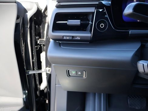 New 2026 Porsche Macan 4 Electric image 35