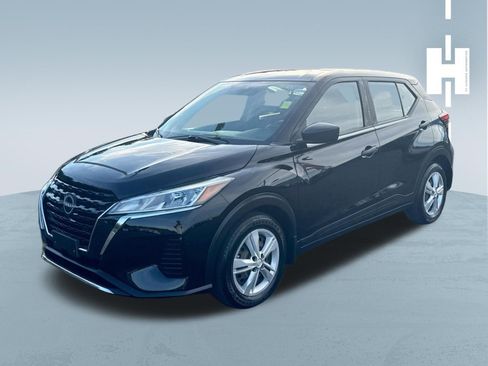 Used 2022 Nissan Kicks S FWD image 3