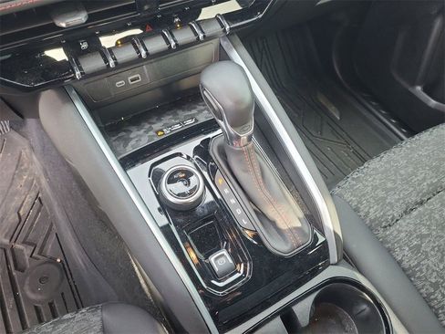 Used 2024 Chevrolet Colorado Z71 w/ Z71 Convenience Package 2 image 22