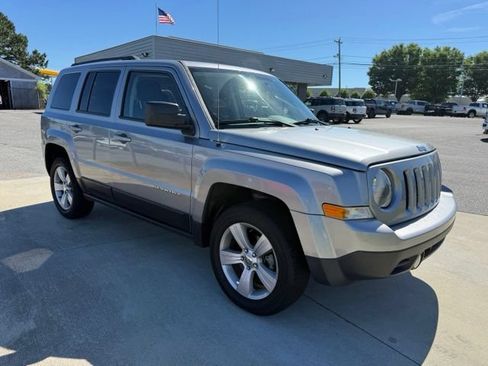 Used 2016 Jeep Patriot Latitude AWD/4WD image 4
