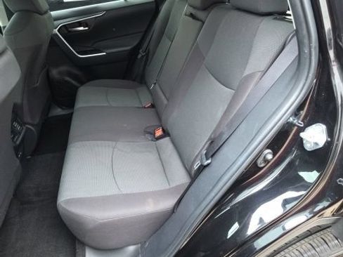 Used 2025 Toyota RAV4 XLE AWD/4WD image 14