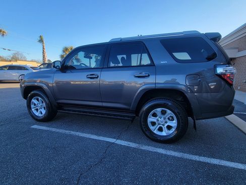 Used 2018 Toyota 4Runner SR5 image 9