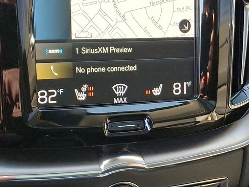 Used 2021 Volvo XC60 T5 Momentum w/ Premium Package image 17