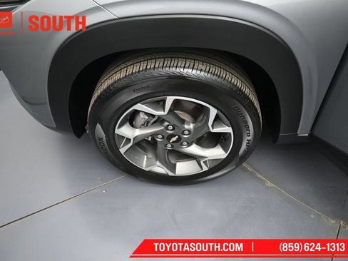 Used 2025 Chevrolet Trax LT w/ LT Convenience Package FWD image 34