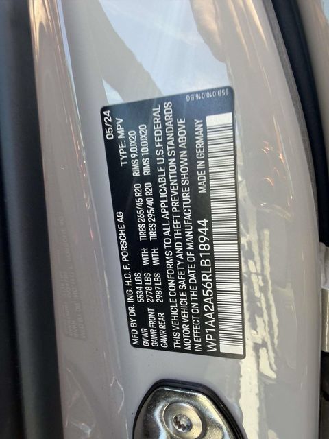 Certified 2024 Porsche Macan AWD/4WD image 22