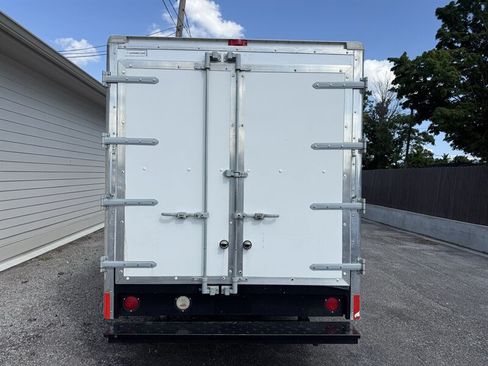 Used 2006 Ford E-350 and Econoline 350 Super Duty RWD image 12