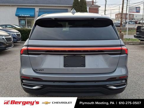 Used 2024 Lincoln Nautilus Premier image 6