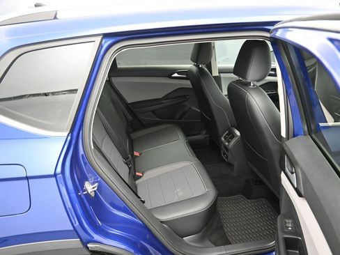 Used 2023 Volkswagen Taos SE image 23