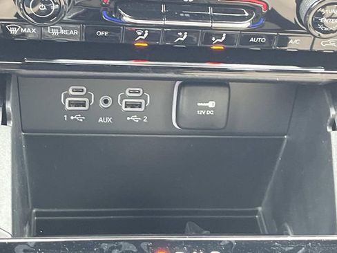 New 2025 Jeep Grand Cherokee Limited w/ MOPAR Finishing Package AWD/4WD image 32