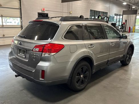 Used 2011 Subaru Outback 3.6R Limited AWD/4WD image 4