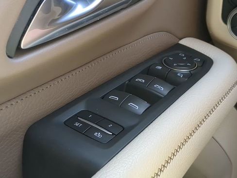 Used 2022 GMC Yukon XL Denali w/ Denali Ultimate Package image 14