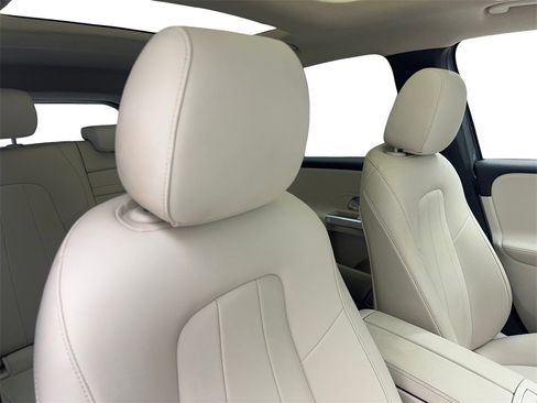 Used 2023 Mercedes-Benz EQB 300 4MATIC image 44