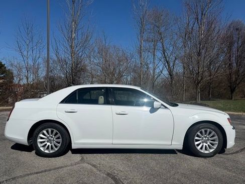 Used 2014 Chrysler 300 w/ Driver Convenience Group image 2