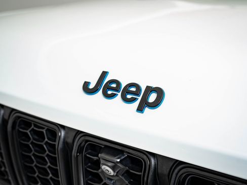 Used 2023 Jeep Grand Cherokee 30th Anniversary image 3