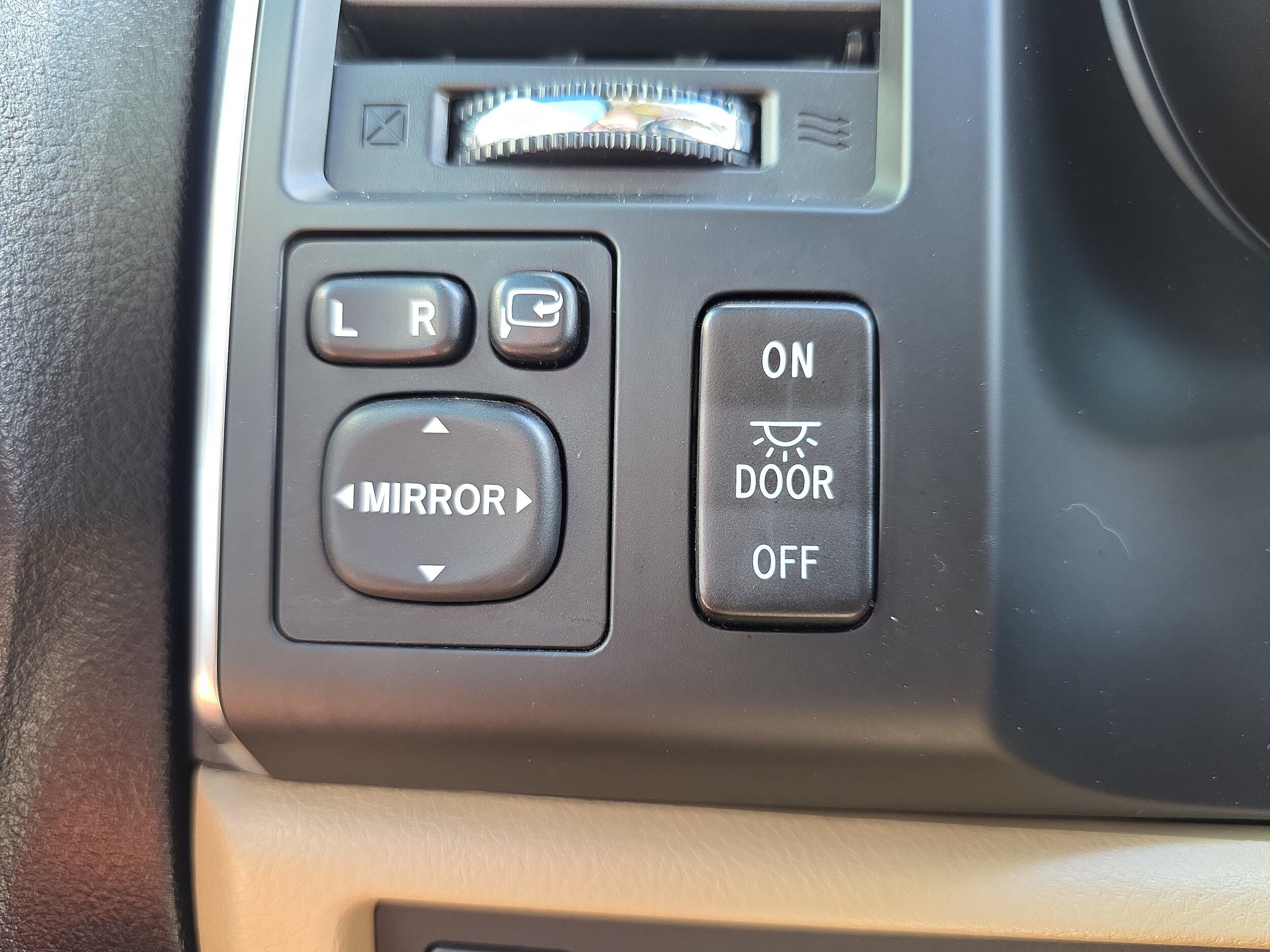 Used 2019 Toyota Sequoia Platinum w/ Carpet Mat Package (TMS) AWD/4WD image 37