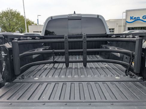 Used 2021 Toyota Tacoma TRD Sport w/ Technology Package RWD image 30
