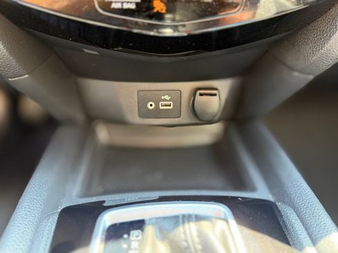 Used 2018 Nissan Rogue SV w/ Premium Package AWD/4WD image 25