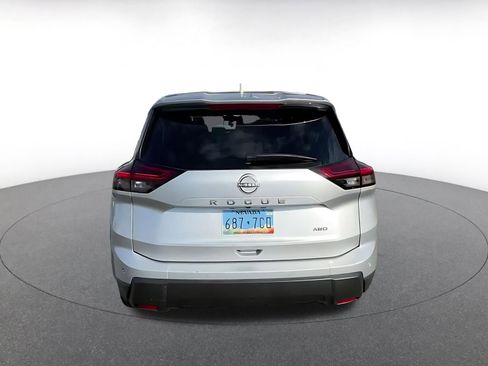 Used 2025 Nissan Rogue SV image 12
