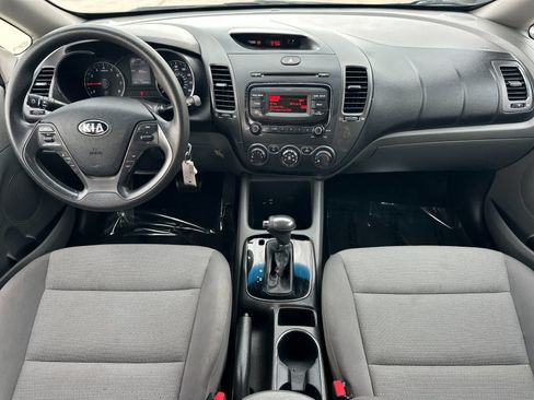 Used 2017 Kia Forte LX FWD image 4